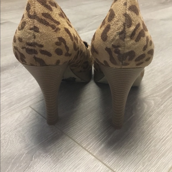 Guess cheetah print pumps - Picture 4 of 7
